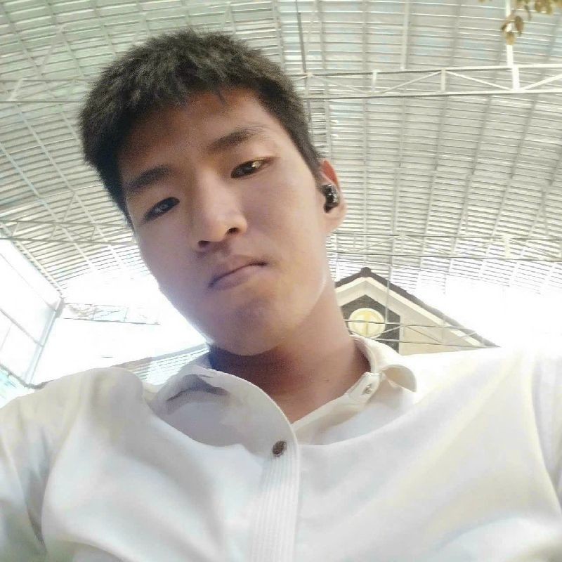 Hồ Hoàng Em